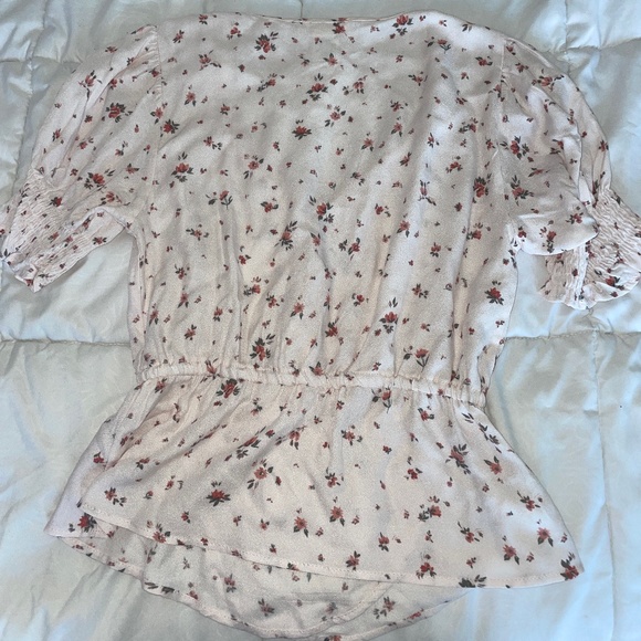 Urban Romantics size xs pink blouse with flowers - Picture 3 of 3